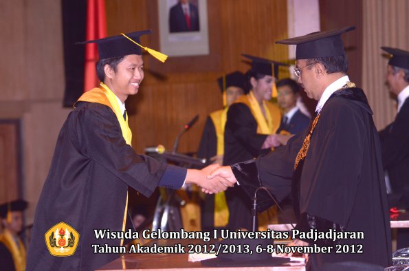 wisuda-unpad-gel-i-ta-2012_2013-fakultas-ekonomi-dan-bisnis-oleh-rektor-138