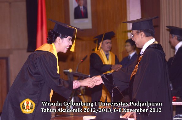 wisuda-unpad-gel-i-ta-2012_2013-fakultas-ekonomi-dan-bisnis-oleh-rektor-139