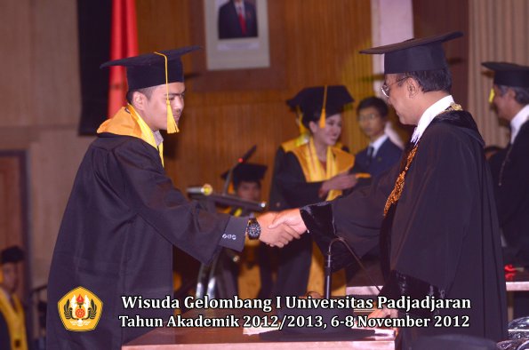 wisuda-unpad-gel-i-ta-2012_2013-fakultas-ekonomi-dan-bisnis-oleh-rektor-140