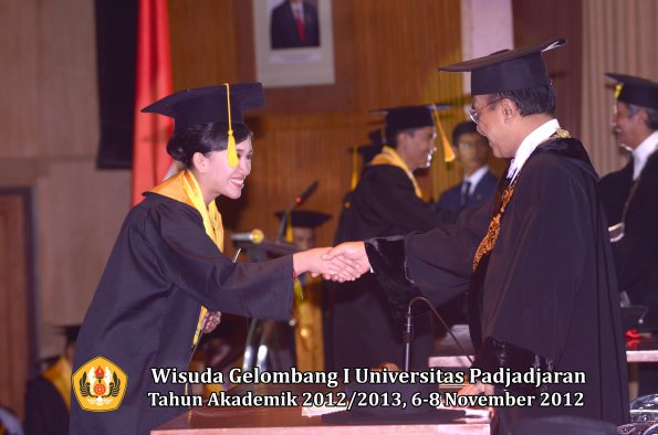 wisuda-unpad-gel-i-ta-2012_2013-fakultas-ekonomi-dan-bisnis-oleh-rektor-141