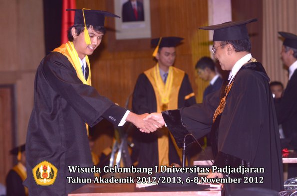 wisuda-unpad-gel-i-ta-2012_2013-fakultas-ekonomi-dan-bisnis-oleh-rektor-144