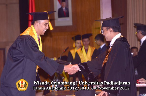 wisuda-unpad-gel-i-ta-2012_2013-fakultas-ekonomi-dan-bisnis-oleh-rektor-147