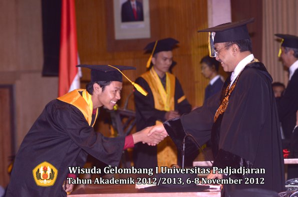 wisuda-unpad-gel-i-ta-2012_2013-fakultas-ekonomi-dan-bisnis-oleh-rektor-148