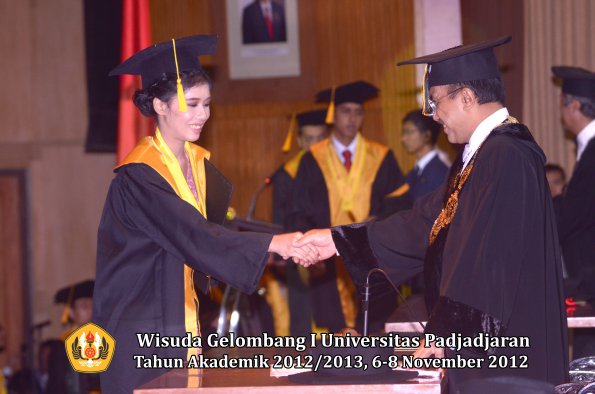 wisuda-unpad-gel-i-ta-2012_2013-fakultas-ekonomi-dan-bisnis-oleh-rektor-150