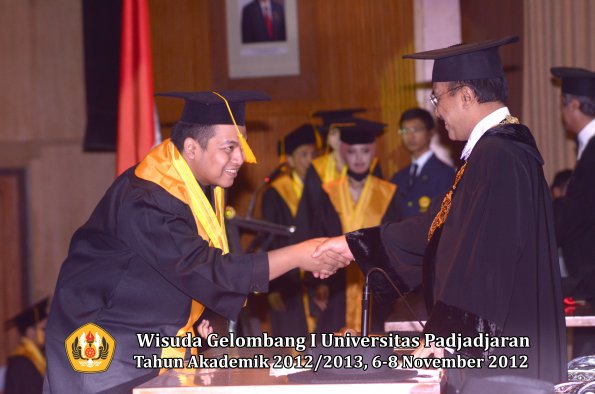 wisuda-unpad-gel-i-ta-2012_2013-fakultas-ekonomi-dan-bisnis-oleh-rektor-152