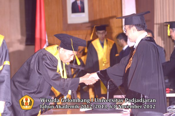 wisuda-unpad-gel-i-ta-2012_2013-fakultas-ekonomi-dan-bisnis-oleh-rektor-155