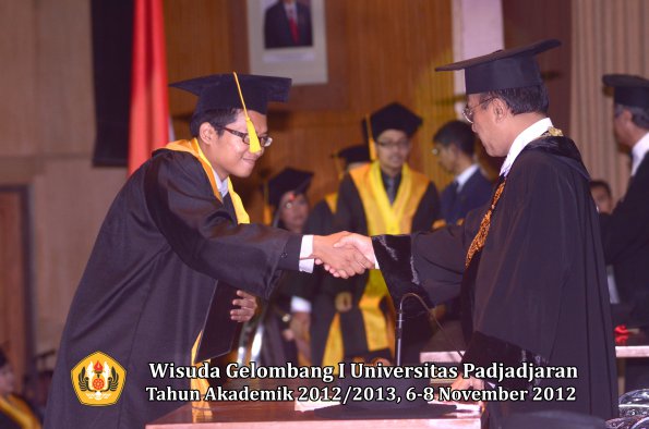 wisuda-unpad-gel-i-ta-2012_2013-fakultas-ekonomi-dan-bisnis-oleh-rektor-157