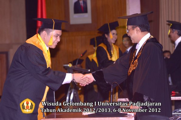 wisuda-unpad-gel-i-ta-2012_2013-fakultas-ekonomi-dan-bisnis-oleh-rektor-159