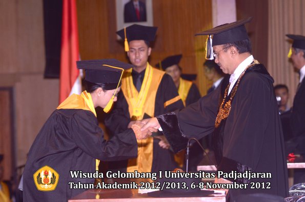 wisuda-unpad-gel-i-ta-2012_2013-fakultas-ekonomi-dan-bisnis-oleh-rektor-161