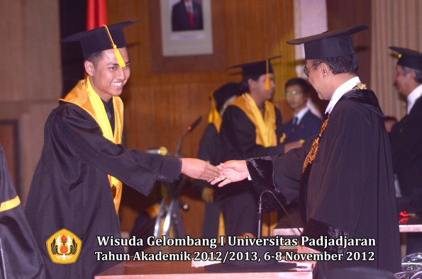 wisuda-unpad-gel-i-ta-2012_2013-fakultas-ekonomi-dan-bisnis-oleh-rektor-162