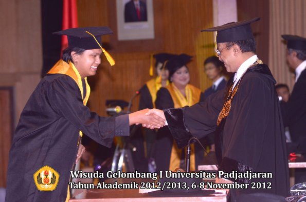 wisuda-unpad-gel-i-ta-2012_2013-fakultas-ekonomi-dan-bisnis-oleh-rektor-163