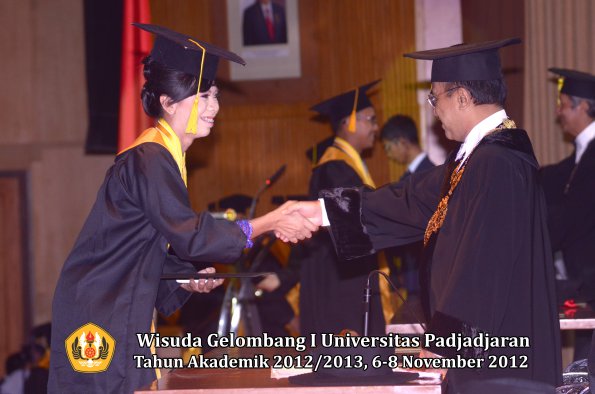 wisuda-unpad-gel-i-ta-2012_2013-fakultas-ekonomi-dan-bisnis-oleh-rektor-167