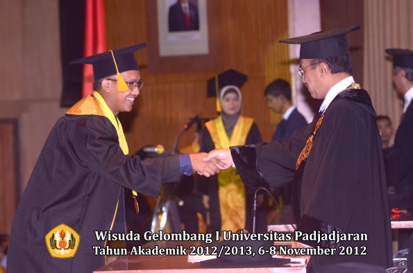 wisuda-unpad-gel-i-ta-2012_2013-fakultas-ekonomi-dan-bisnis-oleh-rektor-168