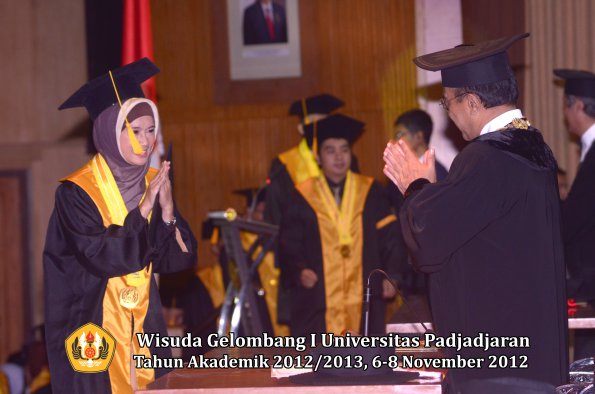 wisuda-unpad-gel-i-ta-2012_2013-fakultas-ekonomi-dan-bisnis-oleh-rektor-169