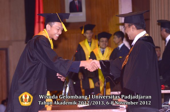 wisuda-unpad-gel-i-ta-2012_2013-fakultas-ekonomi-dan-bisnis-oleh-rektor-171