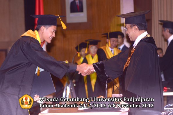 wisuda-unpad-gel-i-ta-2012_2013-fakultas-ekonomi-dan-bisnis-oleh-rektor-173