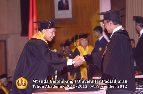 wisuda-unpad-gel-i-ta-2012_2013-fakultas-ekonomi-dan-bisnis-oleh-rektor-174