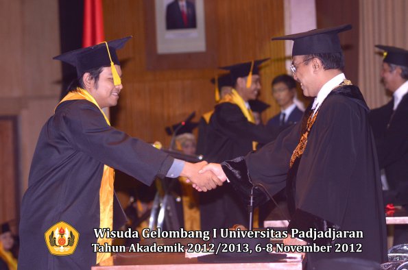 wisuda-unpad-gel-i-ta-2012_2013-fakultas-ekonomi-dan-bisnis-oleh-rektor-177