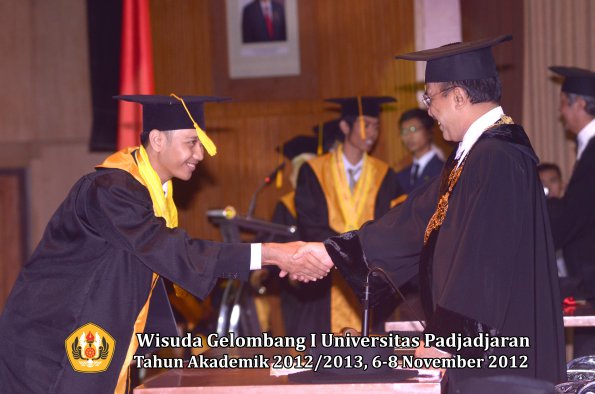 wisuda-unpad-gel-i-ta-2012_2013-fakultas-ekonomi-dan-bisnis-oleh-rektor-178