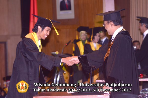 wisuda-unpad-gel-i-ta-2012_2013-fakultas-ekonomi-dan-bisnis-oleh-rektor-179