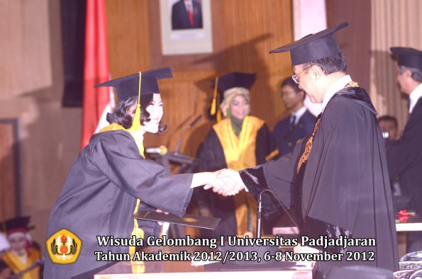 wisuda-unpad-gel-i-ta-2012_2013-fakultas-ekonomi-dan-bisnis-oleh-rektor-180