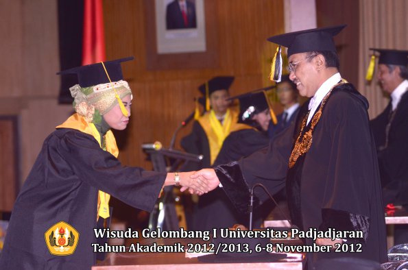 wisuda-unpad-gel-i-ta-2012_2013-fakultas-ekonomi-dan-bisnis-oleh-rektor-181