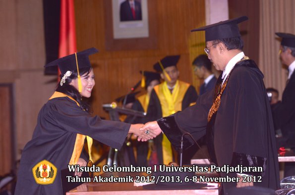 wisuda-unpad-gel-i-ta-2012_2013-fakultas-ekonomi-dan-bisnis-oleh-rektor-182