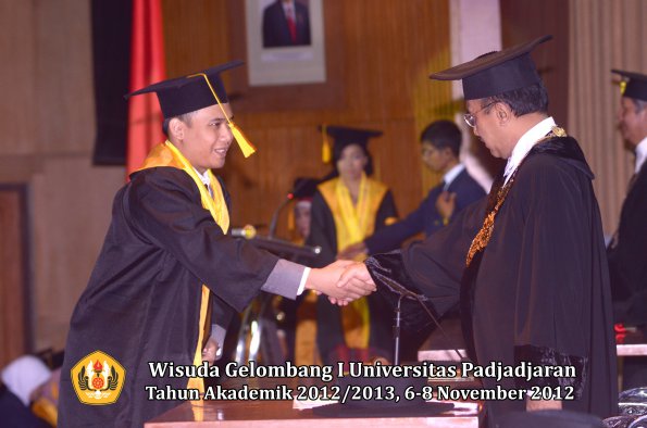 wisuda-unpad-gel-i-ta-2012_2013-fakultas-ekonomi-dan-bisnis-oleh-rektor-183