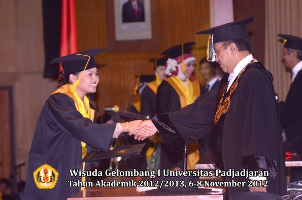 wisuda-unpad-gel-i-ta-2012_2013-fakultas-ekonomi-dan-bisnis-oleh-rektor-185