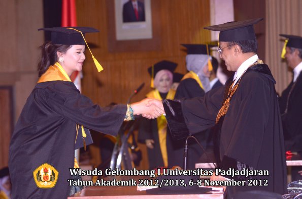 wisuda-unpad-gel-i-ta-2012_2013-fakultas-ekonomi-dan-bisnis-oleh-rektor-187