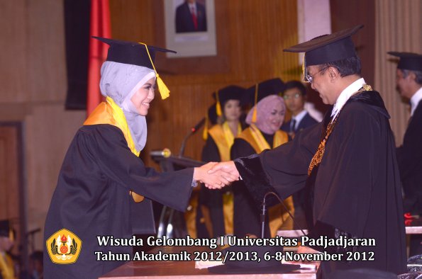 wisuda-unpad-gel-i-ta-2012_2013-fakultas-ekonomi-dan-bisnis-oleh-rektor-188