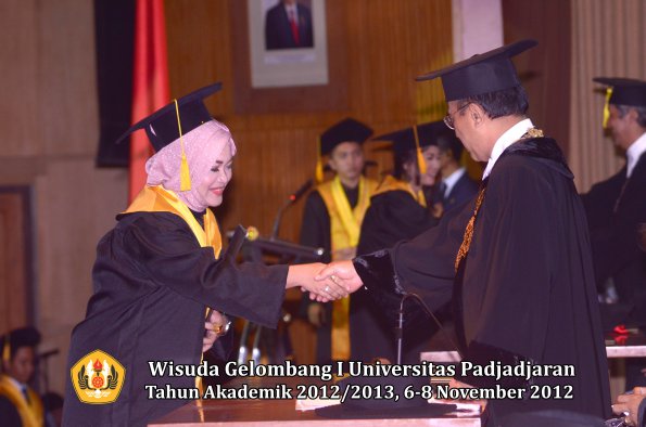 wisuda-unpad-gel-i-ta-2012_2013-fakultas-ekonomi-dan-bisnis-oleh-rektor-189