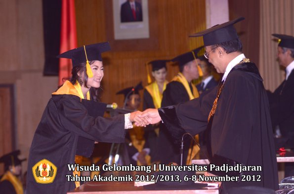 wisuda-unpad-gel-i-ta-2012_2013-fakultas-ekonomi-dan-bisnis-oleh-rektor-190