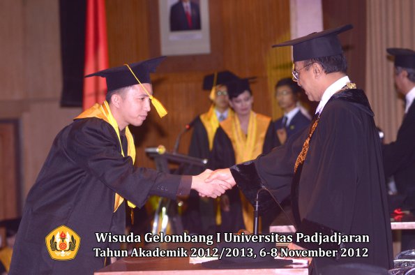 wisuda-unpad-gel-i-ta-2012_2013-fakultas-ekonomi-dan-bisnis-oleh-rektor-191