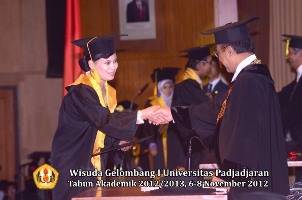 wisuda-unpad-gel-i-ta-2012_2013-fakultas-ekonomi-dan-bisnis-oleh-rektor-192