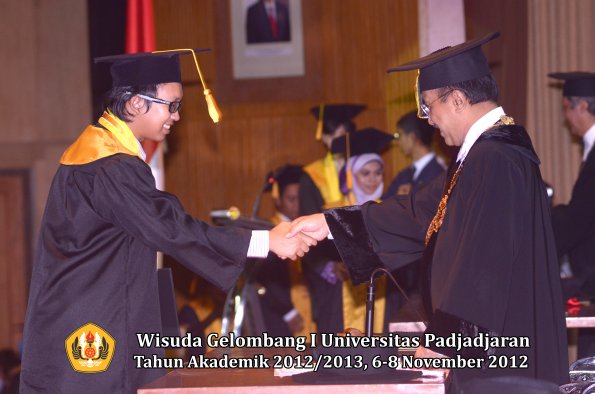 wisuda-unpad-gel-i-ta-2012_2013-fakultas-ekonomi-dan-bisnis-oleh-rektor-193