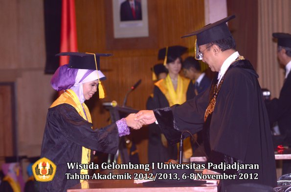 wisuda-unpad-gel-i-ta-2012_2013-fakultas-ekonomi-dan-bisnis-oleh-rektor-194