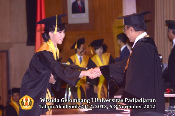 wisuda-unpad-gel-i-ta-2012_2013-fakultas-ekonomi-dan-bisnis-oleh-rektor-195