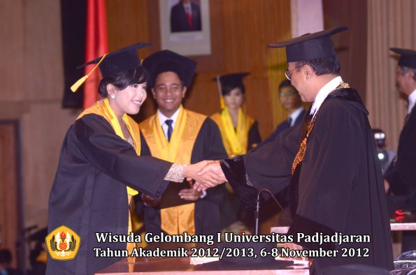 wisuda-unpad-gel-i-ta-2012_2013-fakultas-ekonomi-dan-bisnis-oleh-rektor-196