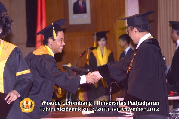 wisuda-unpad-gel-i-ta-2012_2013-fakultas-ekonomi-dan-bisnis-oleh-rektor-197