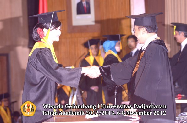 wisuda-unpad-gel-i-ta-2012_2013-fakultas-ekonomi-dan-bisnis-oleh-rektor-198