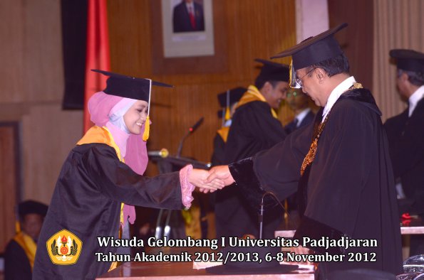 wisuda-unpad-gel-i-ta-2012_2013-fakultas-ekonomi-dan-bisnis-oleh-rektor-200