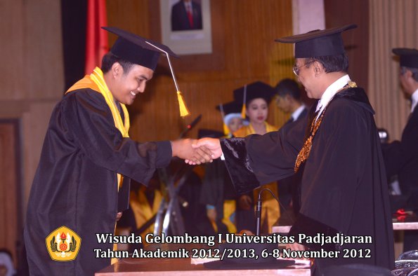 wisuda-unpad-gel-i-ta-2012_2013-fakultas-ekonomi-dan-bisnis-oleh-rektor-201