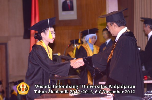 wisuda-unpad-gel-i-ta-2012_2013-fakultas-ekonomi-dan-bisnis-oleh-rektor-202