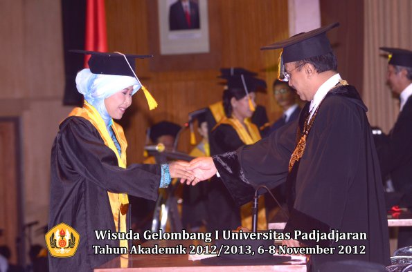 wisuda-unpad-gel-i-ta-2012_2013-fakultas-ekonomi-dan-bisnis-oleh-rektor-203