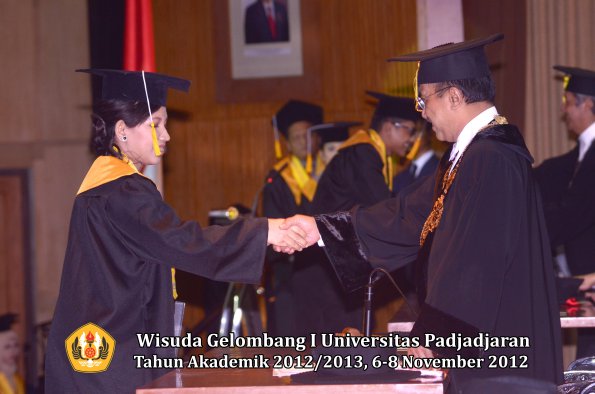 wisuda-unpad-gel-i-ta-2012_2013-fakultas-ekonomi-dan-bisnis-oleh-rektor-204