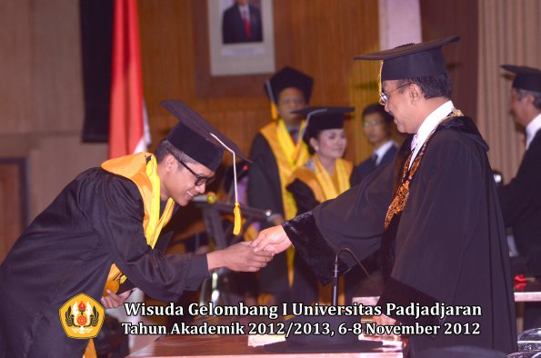 wisuda-unpad-gel-i-ta-2012_2013-fakultas-ekonomi-dan-bisnis-oleh-rektor-205