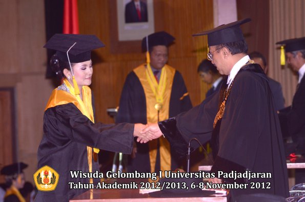 wisuda-unpad-gel-i-ta-2012_2013-fakultas-ekonomi-dan-bisnis-oleh-rektor-206