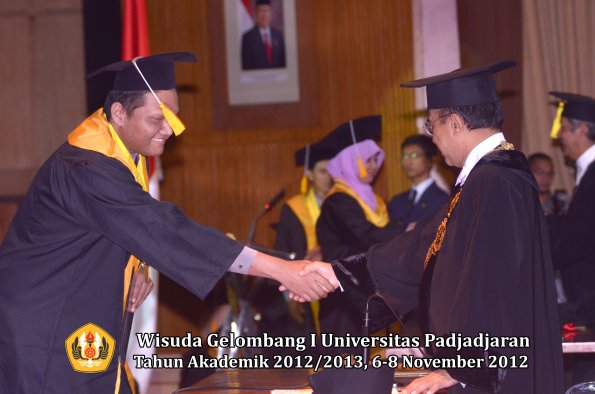 wisuda-unpad-gel-i-ta-2012_2013-fakultas-ekonomi-dan-bisnis-oleh-rektor-207