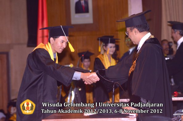 wisuda-unpad-gel-i-ta-2012_2013-fakultas-ekonomi-dan-bisnis-oleh-rektor-209